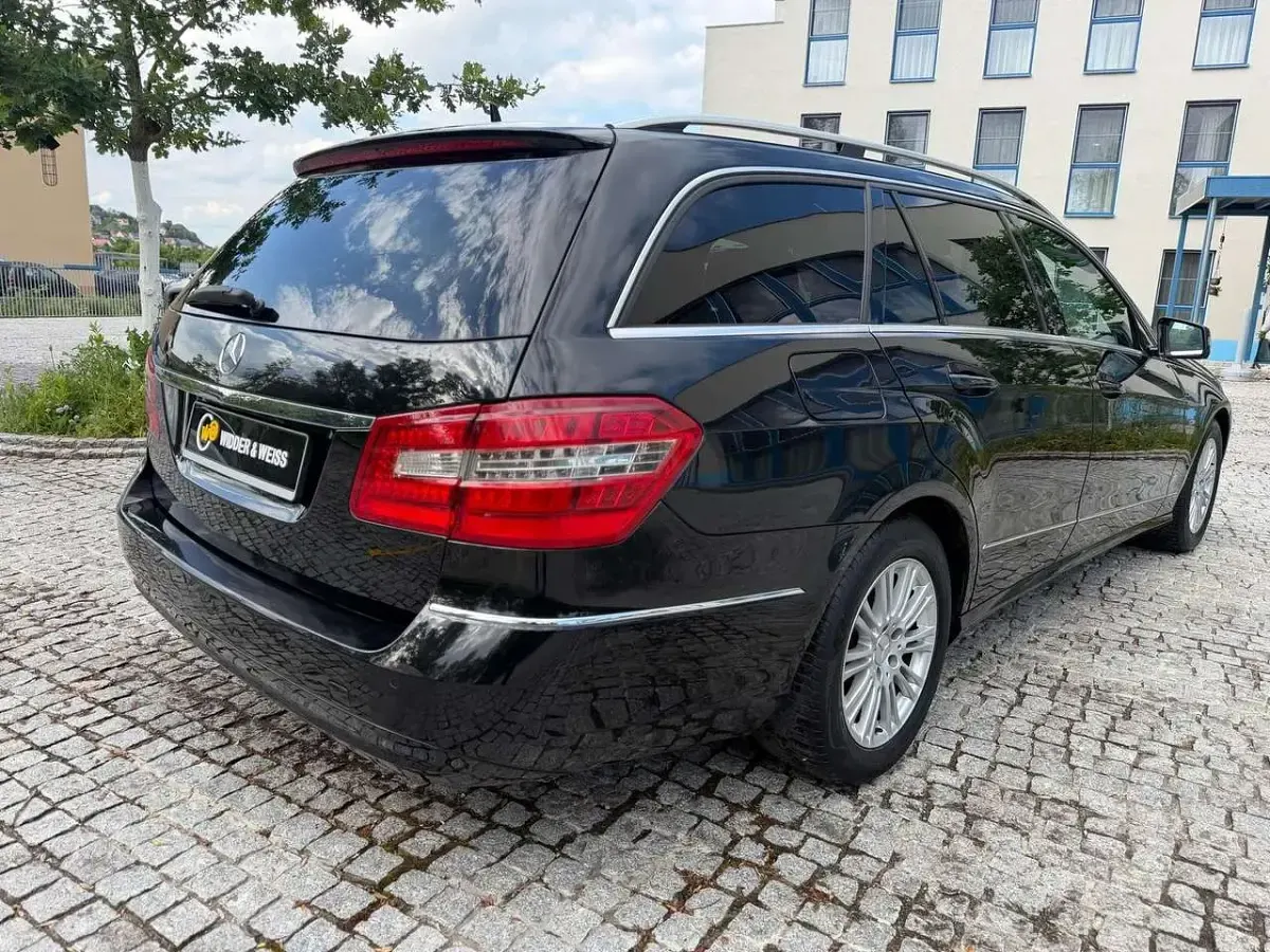 Gebraucht Mercedes E250 204 PS (150 kW) 2010 Obsidianschwarz Kombi