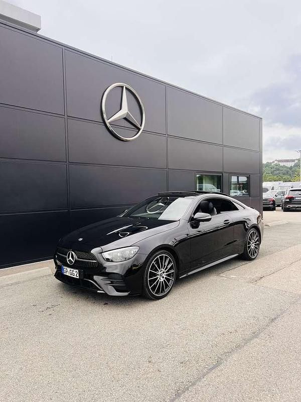 Schwarz Gebraucht 2021 Mercedes E220 Coupé | 40.000 € (Teuer) - Bild 1/4