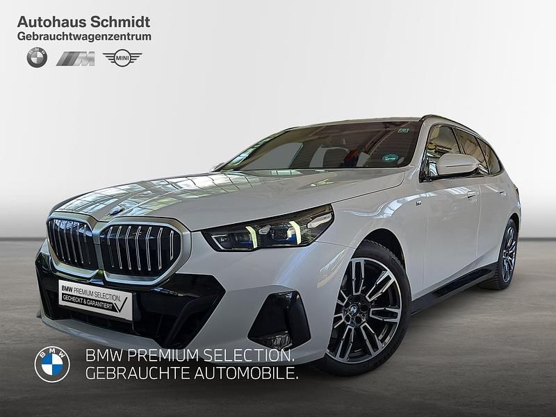 Weiß Gebraucht 2024 BMW 518 M Sport Kombi | 49.790 € - Bild 1/4