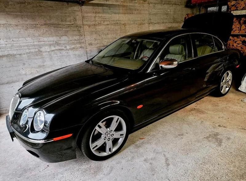 Schwarz Gebraucht 2007 Jaguar S-Type Executive Limousine | 14.900 € - Bild 1/4