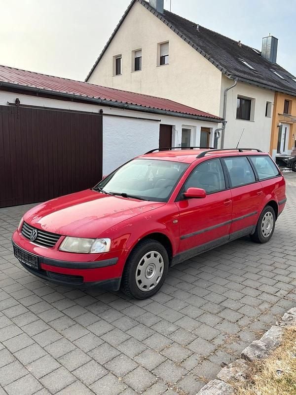Rot Gebraucht 1998 VW Passat Kombi | 1.300 € (Etwas zu teuer) - Bild 1/4