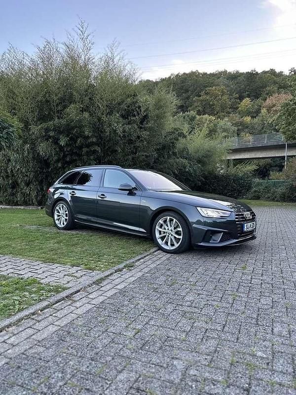 Grau Gebraucht 2019 Audi A4 S-Line Kombi | 25.500 € (Guter Preis) - Bild 1/4
