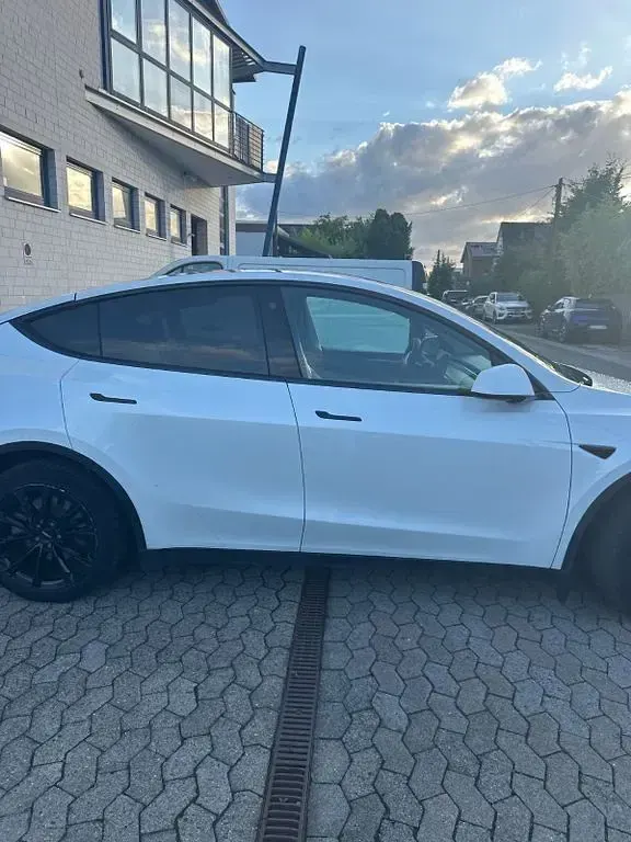 Gebraucht Tesla Model Y RWD 188 kW (256 PS) 2023 Schwarz SUV