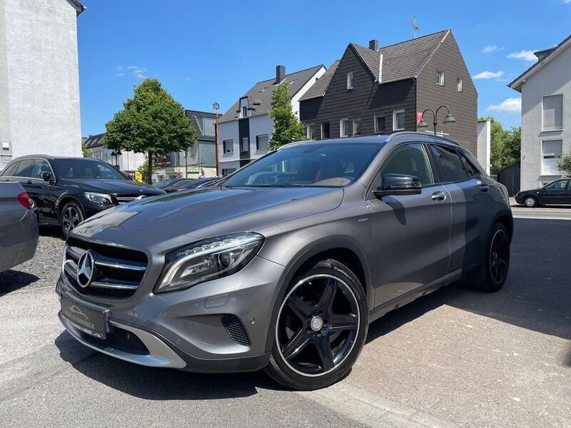 Grau Gebraucht 2014 Mercedes GLA220 Edition 1 SUV | 16.497 € (Fairer Preis) - Bild 1/4