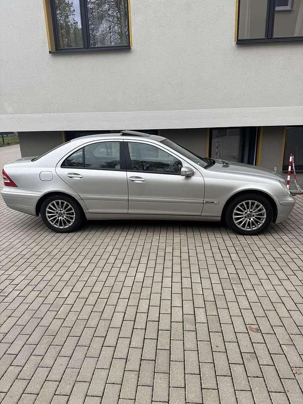 Silber Gebraucht 2003 Mercedes C180 Classic Kombi | 2.850 € (Fairer Preis) - Bild 1/4