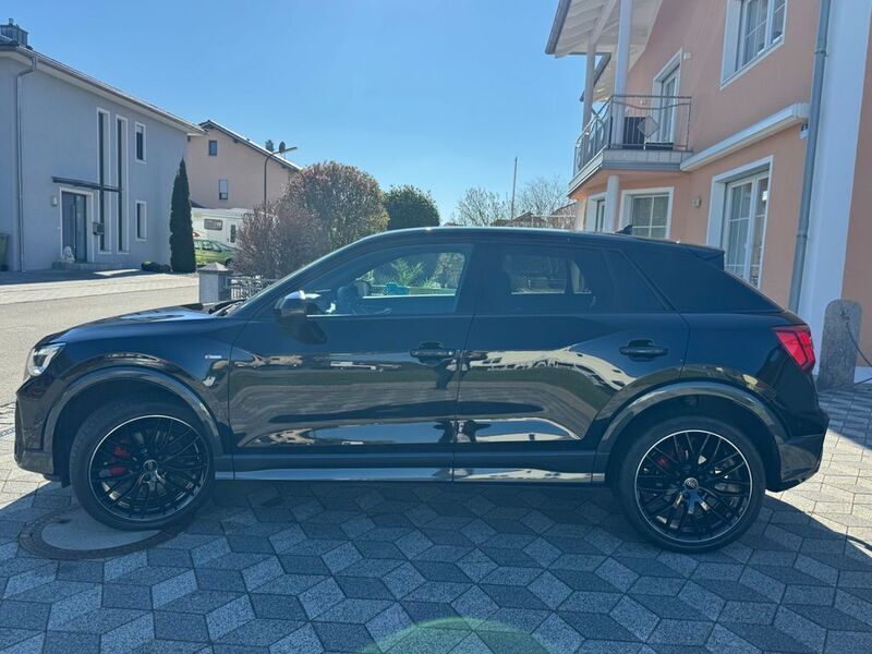 Schwarz Gebraucht 2023 Audi Q2 S-Line SUV | 35.999 € (Teuer) - Bild 1/4