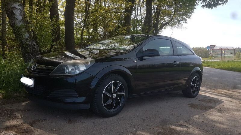 Schwarz Gebraucht 2009 Opel Astra GTC Limousine | 1.990 € - Bild 1/4