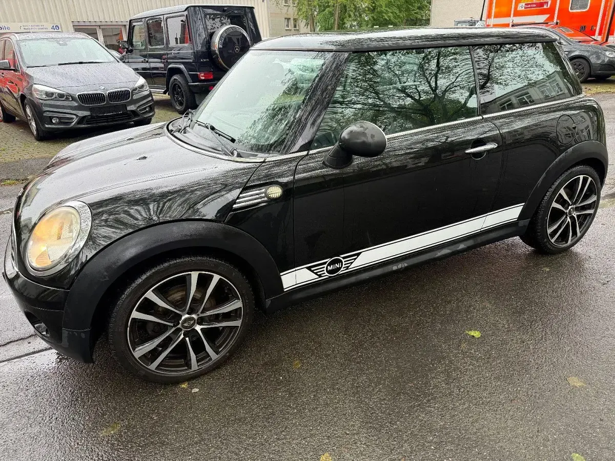 Gebraucht Mini Cooper 98 PS (72 kW) 2010 Schwarz Kleinwagen
