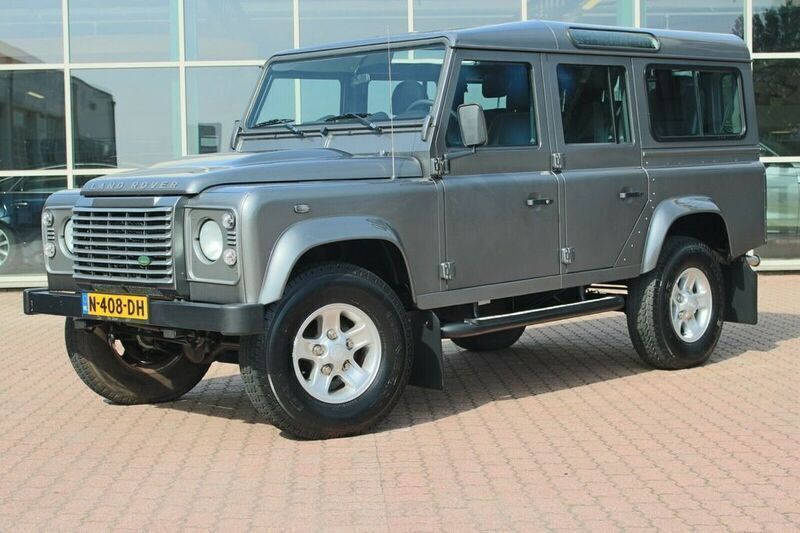 Grau Gebraucht 2009 Land Rover Defender SUV | 59.950 € - Bild 1/4