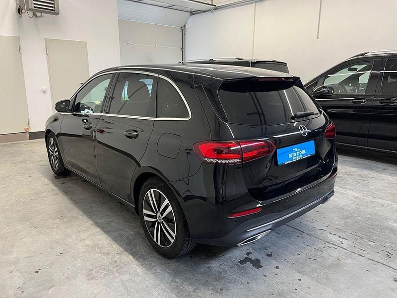Gebraucht Mercedes B200 Progressive 150 PS (110 kW) 2020 Kosmosschwarz  metalliclack Van / Kleinbus