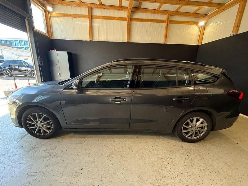 Gebraucht Ford Focus 120 PS (88 kW) 2022 Grau Limousine
