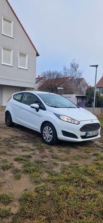 Weiß Gebraucht 2014 Ford Fiesta Kleinwagen | 6.300 € (Fairer Preis) - Bild 1/4