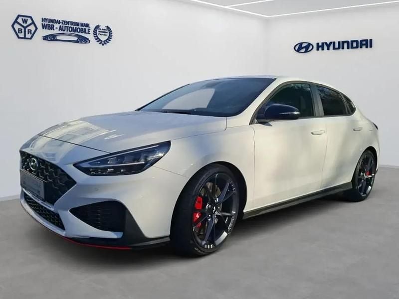 Weiß Gebraucht 2025 Hyundai i30 N Performance Limousine | 32.990 € (Fairer Preis) - Bild 1/1