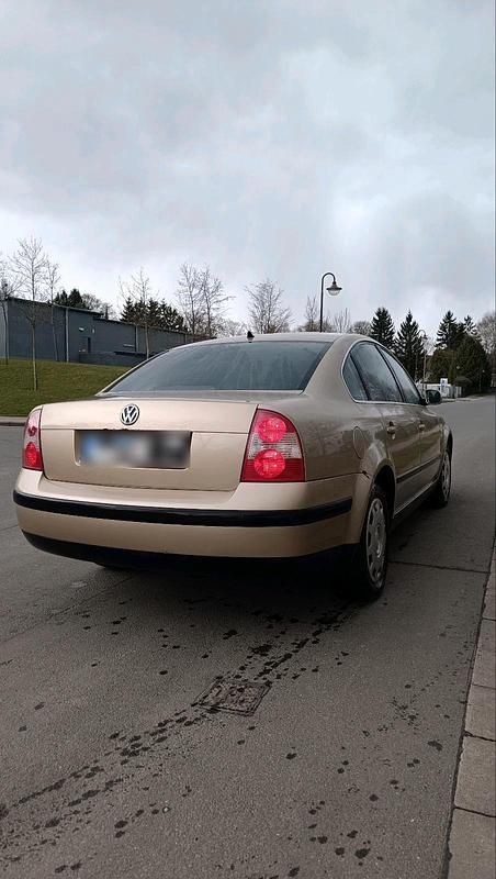 Gebraucht VW Passat 131 PS (96 kW) 2003 Beige Limousine