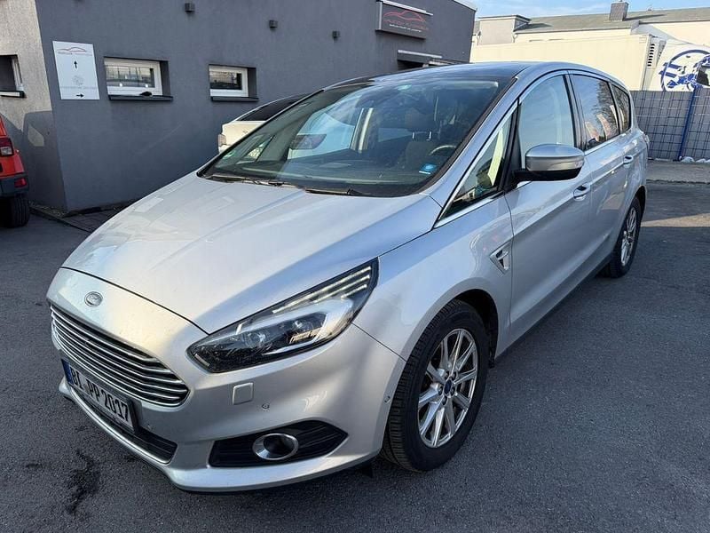 Gebraucht Ford S-MAX Titanium 179 PS (131 kW) 2017 Silber Van / Kleinbus
