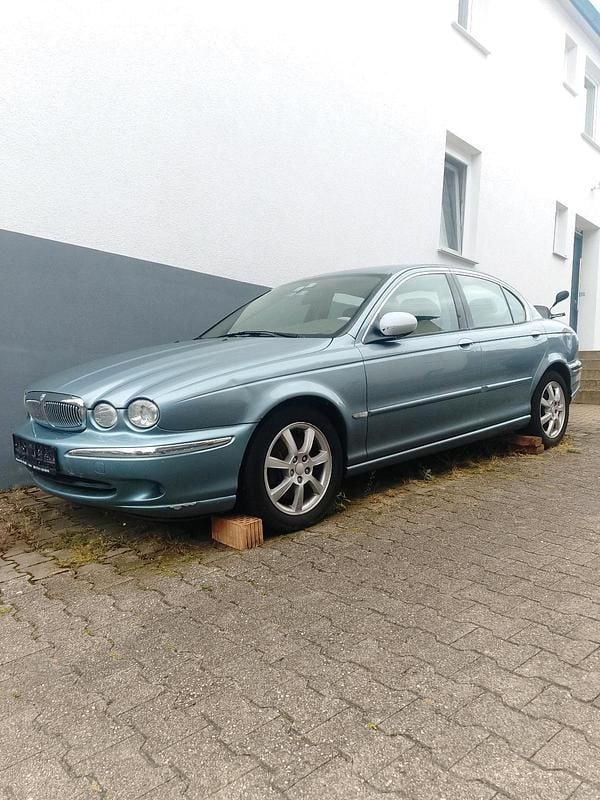 Blau Gebraucht 2003 Jaguar X-type Limousine | 550 € - Bild 1/4
