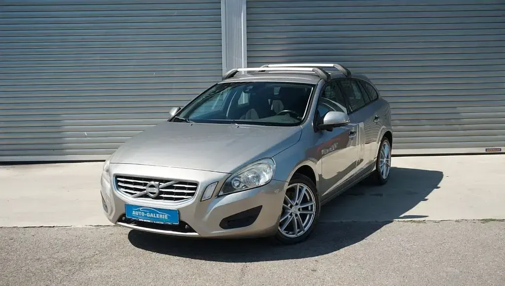 Gebraucht Volvo V60 Kinetic 163 PS (119 kW) 2010 Gold Kombi