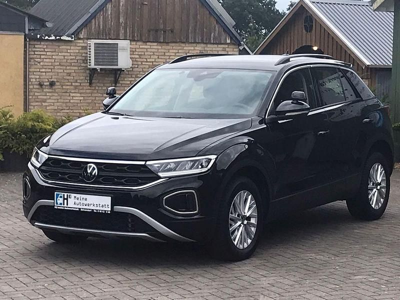 Schwarz Gebraucht 2023 VW T-Roc Life SUV | 25.900 € (Fairer Preis) - Bild 1/4
