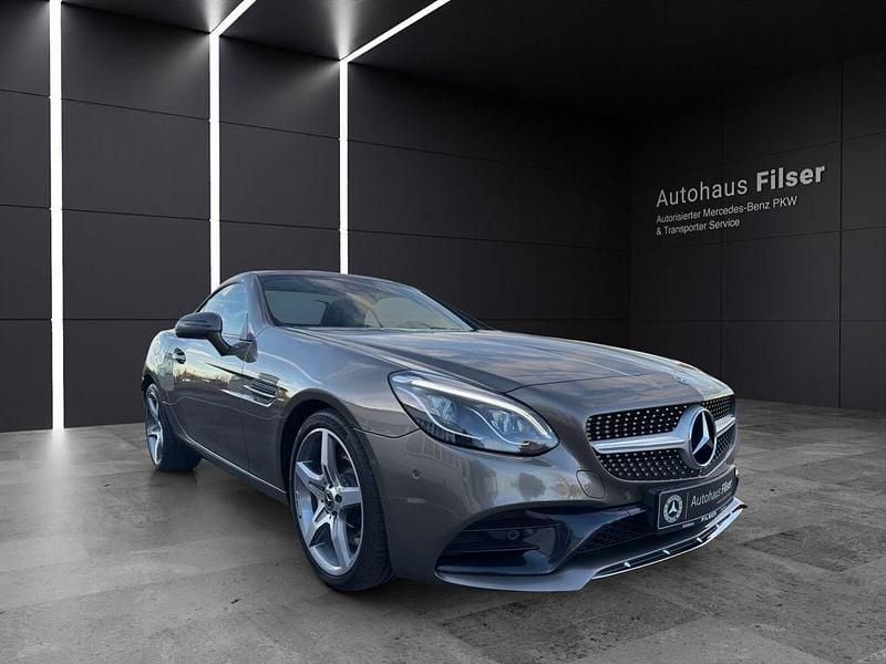 Grau Gebraucht 2017 Mercedes SLC250 AMG Cabrio | 34.940 € - Bild 1/4