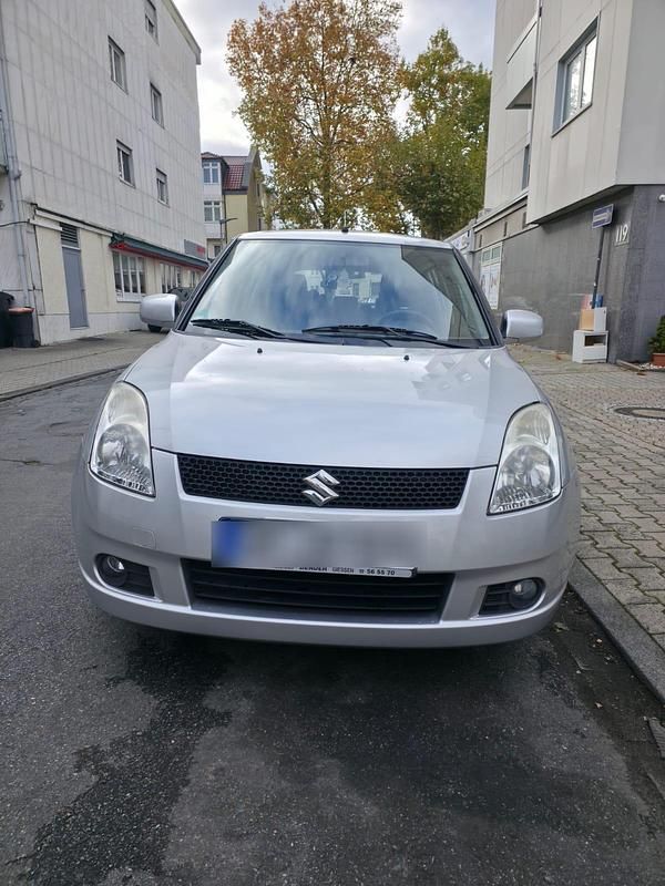 Silber Gebraucht 2005 Suzuki Swift Kleinwagen | 3.600 € (Teuer) - Bild 1/4
