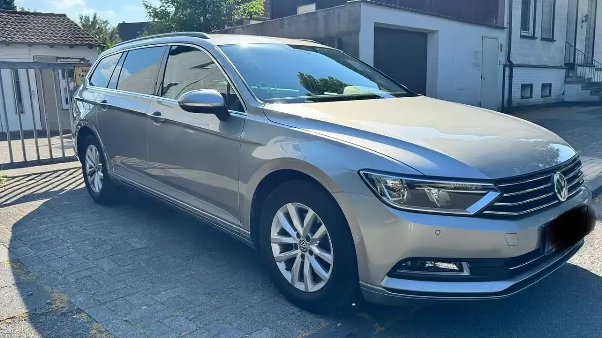 Gebraucht VW Passat Comfortline 150 PS (110 kW) 2016 Tungsten silver Kombi