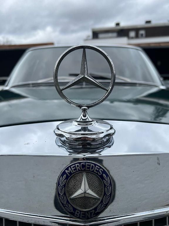 Gebraucht Mercedes 280 140 PS (102 kW) 1969 Grün Limousine