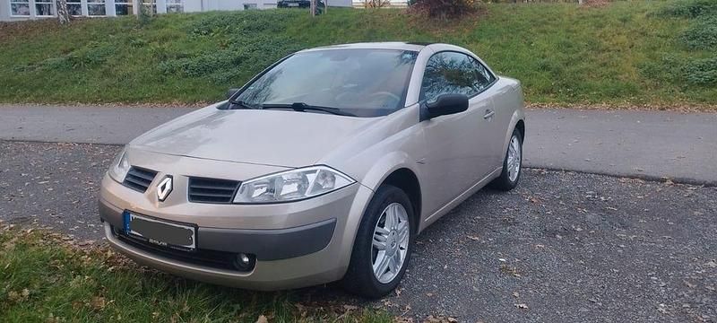 Beige Gebraucht 2005 Renault Mégane Cabriolet Privilege Cabrio | 1.999 € (Fairer Preis) - Bild 1/4