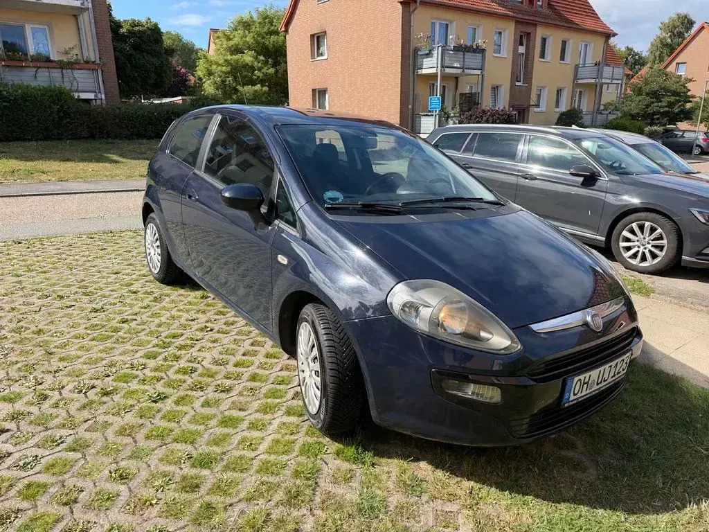 Gebraucht Fiat Punto 77 PS (56 kW) 2011 Blau Kleinwagen