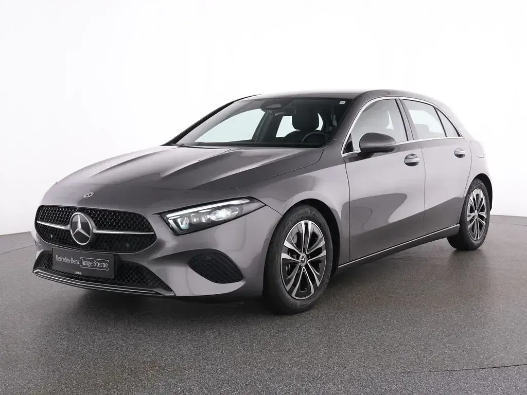 Gebraucht Mercedes A200 Progressive 163 PS (119 kW) 2025 Grau Limousine