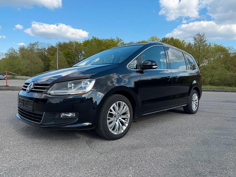 Second-hand VW Sharan 140 CP (102 kW) 2011 Negru Monovolum