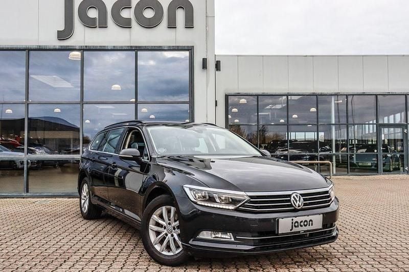 Schwarz Gebraucht 2018 VW Passat Comfortline Kombi | 9.900 € (Superpreis) - Bild 1/4