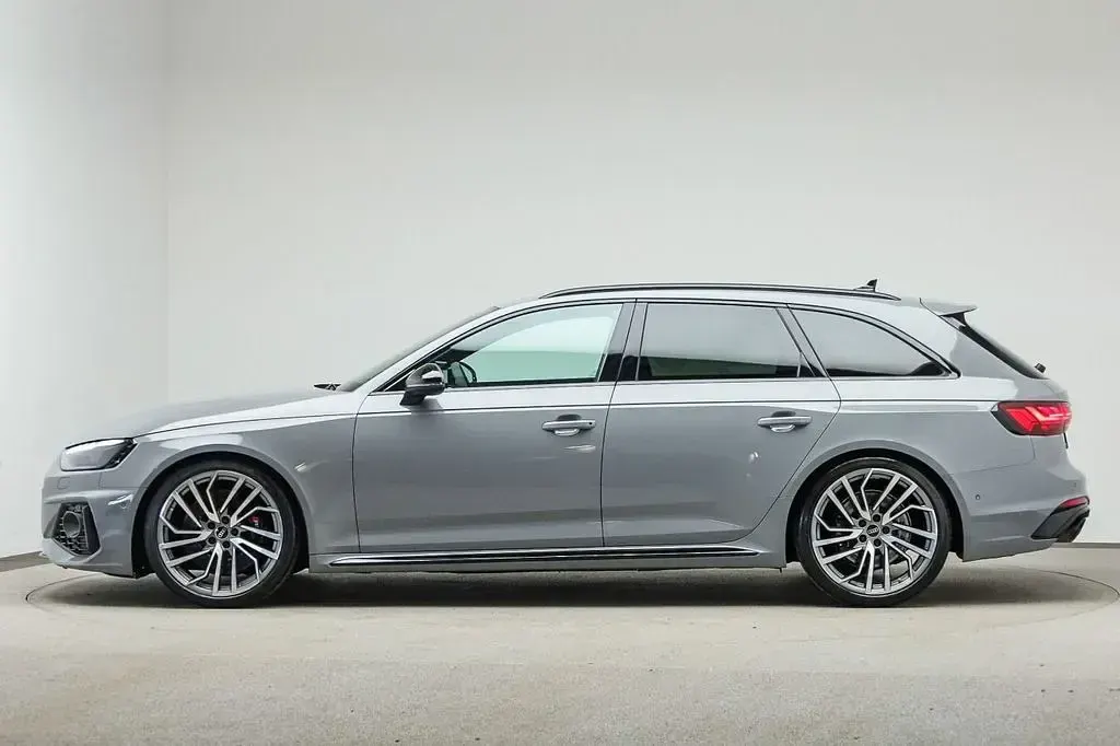 Gebraucht Audi RS4 Ambiente 450 PS (330 kW) 2023 Nardograu Kombi