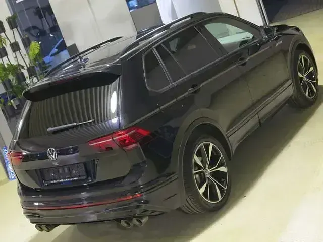 Gebraucht VW Tiguan R 320 PS (235 kW) 2024 Deep black pearlescent (metallic) SUV