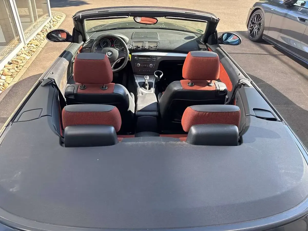 Gebraucht BMW 120 Cabriolet 170 PS (125 kW) 2009 Black sapphire metallic Cabrio