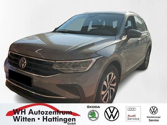 Gebraucht VW Tiguan Active 150 PS (110 kW) 2022 Mondsteingrau SUV