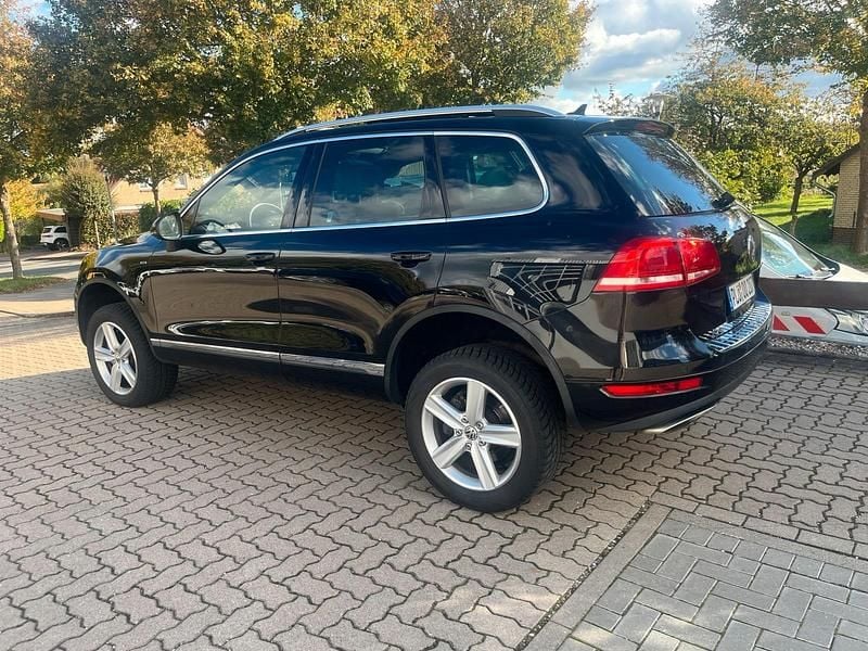 Schwarz Gebraucht 2010 VW Touareg Exclusive SUV | 17.850 € (Etwas zu teuer) - Bild 1/4