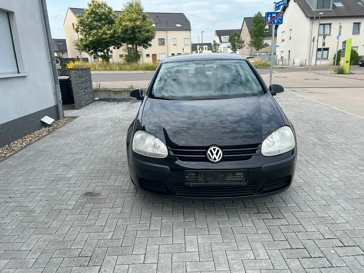 Gebraucht VW Golf V 74 PS (54 kW) 2005 Schwarz Kleinwagen