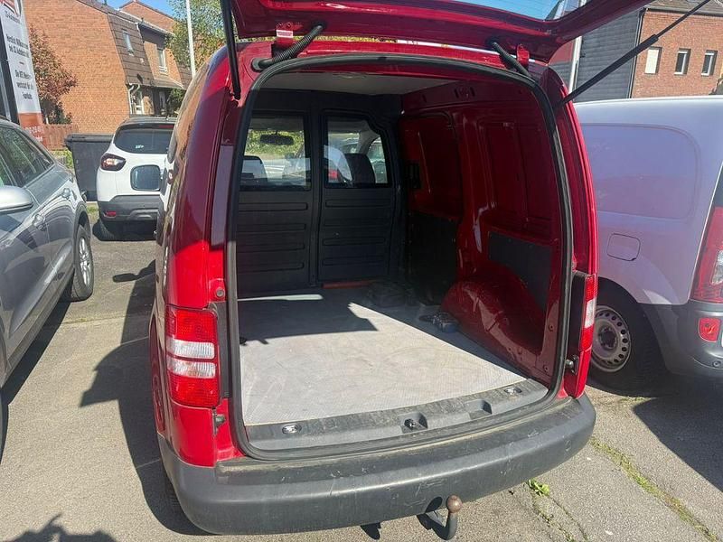 Second-hand VW Caddy 109 CP (80 kW) 2014 Roșu Monovolum