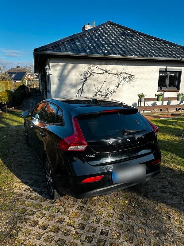 Gebraucht Volvo V40 122 PS (89 kW) 2019 Schwarz Limousine