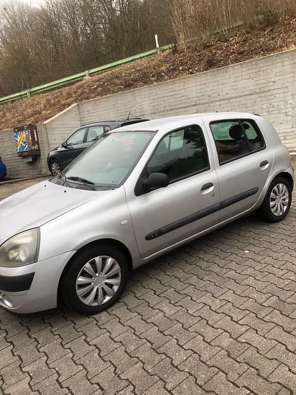 Silber Gebraucht 2005 Renault Clio II Campus Limousine | 1.390 € (Fairer Preis) - Bild 1/4