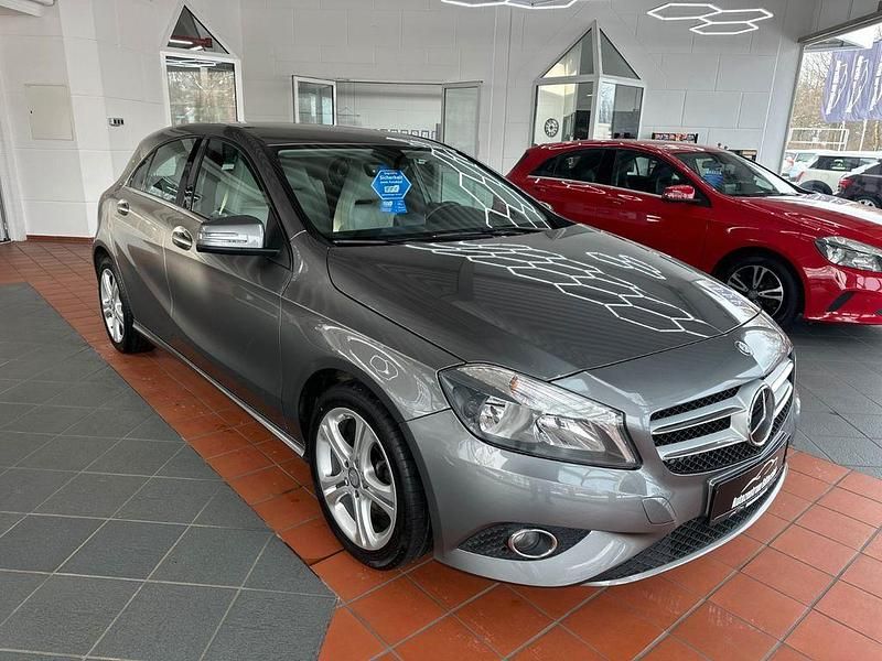 Gebraucht Mercedes A180 122 PS (89 kW) 2013 Grau Limousine