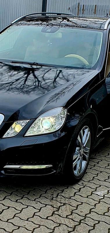 Gebraucht Mercedes E250 204 PS (150 kW) 2012 Schwarz Kombi
