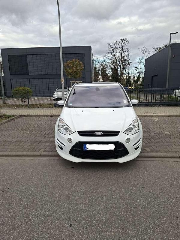 Gebraucht Ford S-MAX Titanium 140 PS (102 kW) 2010 Weiß Van / Kleinbus