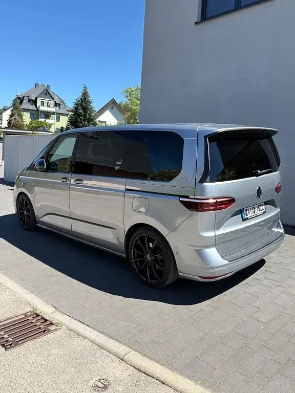 Gebraucht VW Multivan 204 PS (150 kW) 2024 Silber Van / Kleinbus