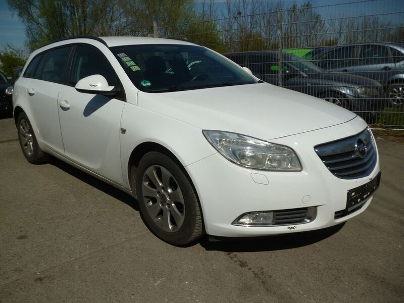 Weiß Gebraucht 2013 Opel Insignia Selection Kombi | 2.450 € (Guter Preis) - Bild 1/4