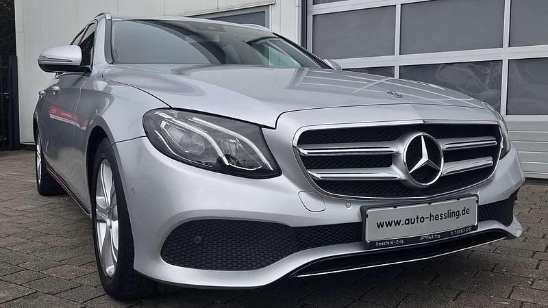 Silber Gebraucht 2017 Mercedes E220 Avantgarde Kombi | 19.999 € (Superpreis) - Bild 1/4