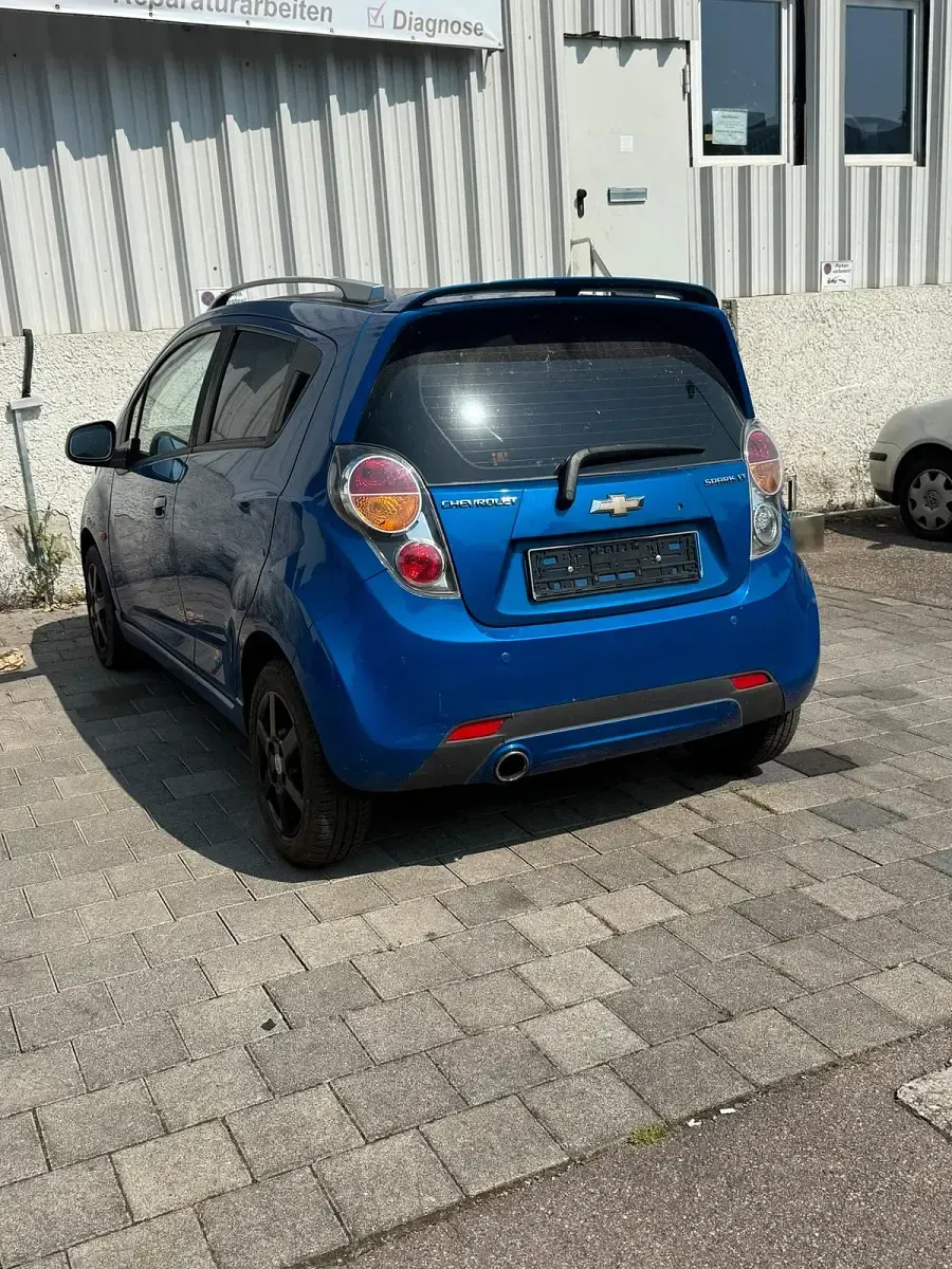 Gebraucht Chevrolet Spark 80 PS (58 kW) 2012 Blau Kleinwagen