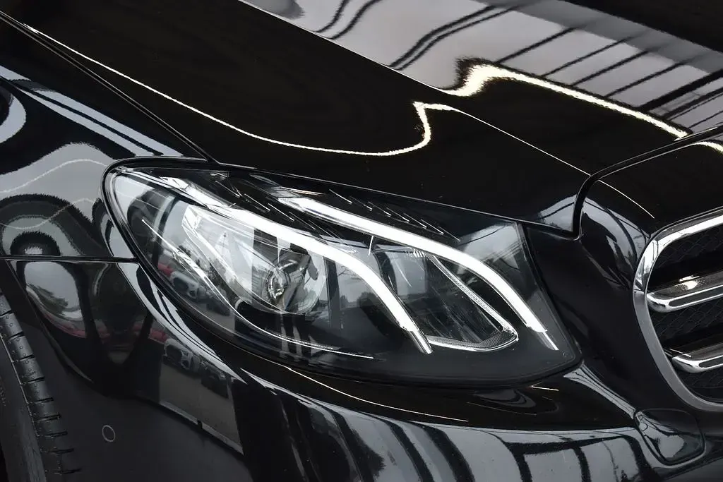 Gebraucht Mercedes E300 Avantgarde 306 PS (225 kW) 2019 Schwarz Limousine