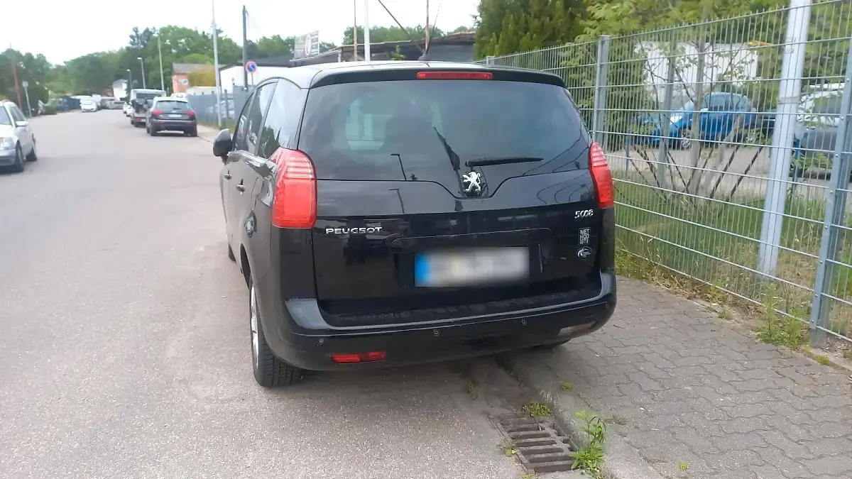 Gebraucht Peugeot 5008 156 PS (114 kW) 2011 Schwarz Van / Kleinbus