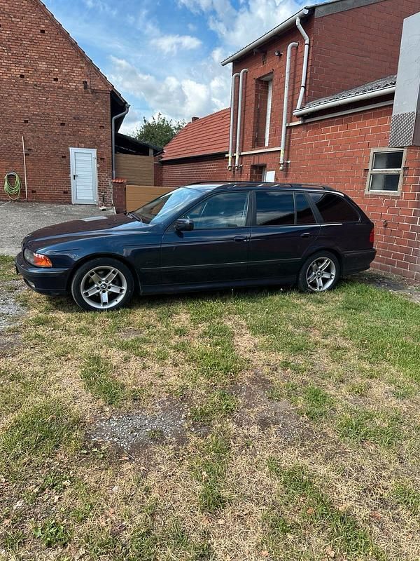 Blau Gebraucht 2000 BMW 528 Kombi | 2.500 € (Fairer Preis) - Bild 1/4